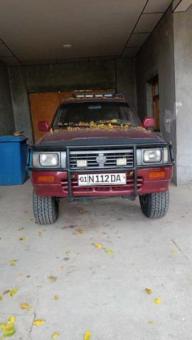 Toyota Hilux sotiladi!   8000 y.e    1997 - yil