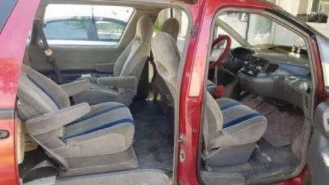 Своя Toyota Previa в хорошие руки