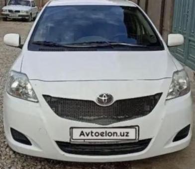 Toyota Yaris 2012  сотилади