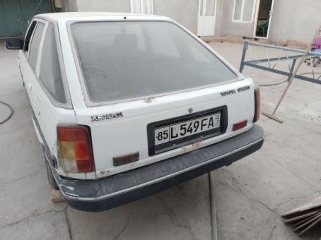 Toyota carina 2.  1988