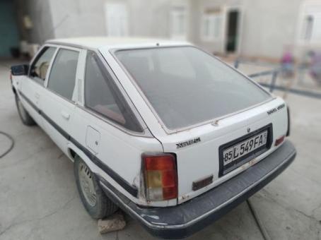 Toyota carina 2.  1988