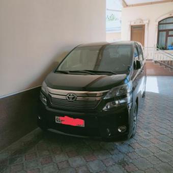 Toyota Vellfire sotiladi holati yahshi 2014 yil 100min yurgan benzin.