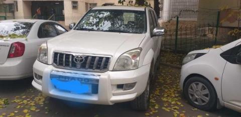 Автомобиль Toyota Prado