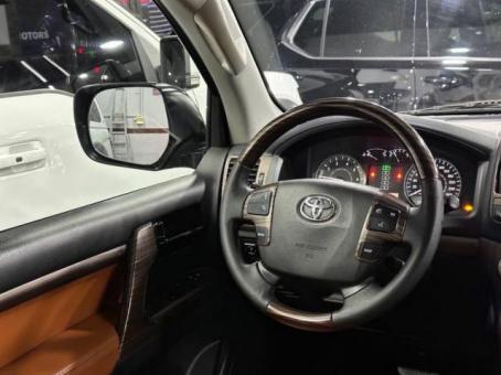 Toyota Land Cruiser 200