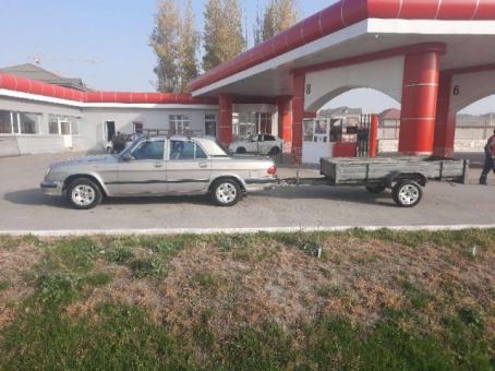 Volga Gaz 31105 sotiladi pritsep bilan