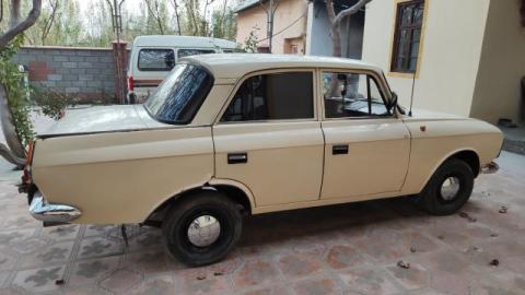 MOSKVICH TEZ SOTILADI 
Yil 1983
Narx 1.600/$
Prsepi bor birga sotiladi