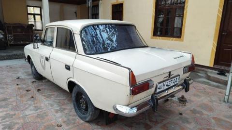 MOSKVICH TEZ SOTILADI 
Yil 1983
Narx 1.600/$
Prsepi bor birga sotiladi