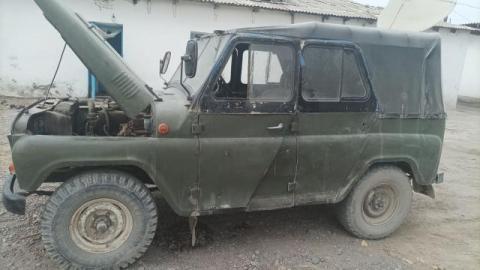 Uaz oʻrta matoʻr qiligan oldi orqa tortadi 21matoʻr  yili1989 gaz 2ta