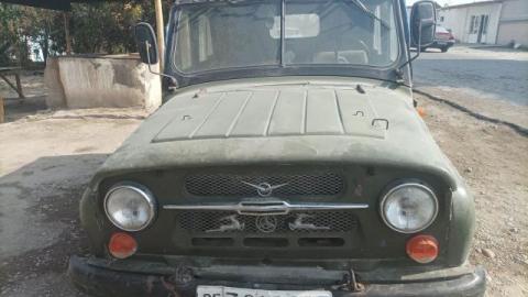 Uaz oʻrta matoʻr qiligan oldi orqa tortadi 21matoʻr  yili1989 gaz 2ta