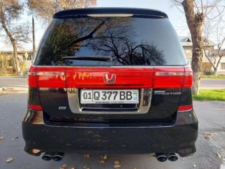 Продаю Honda Elysion. 18.000 у.е. Год:2007. Пробег:170.000.бензин