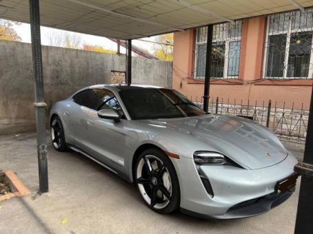 Электромобиль Porsche Taycan 4s