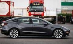 elektromobil Tesla 3 standart