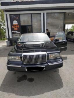 Lincoln town car