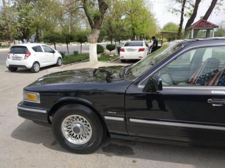 Lincoln town car