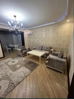 Ойбек 3/3/4 кирпич,Евроремонт,не тopeц,ecть бaлkoн,80м²