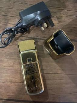 Nokia 8800 gold sotiladi