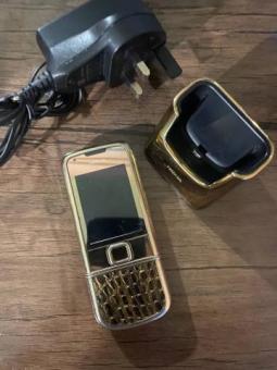 Nokia 8800 gold sotiladi