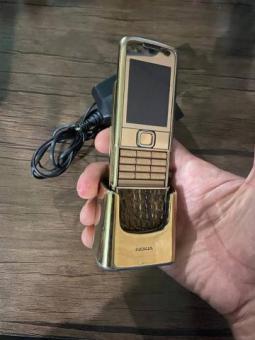 Nokia 8800 gold sotiladi