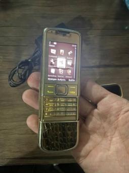 Nokia 8800 gold sotiladi